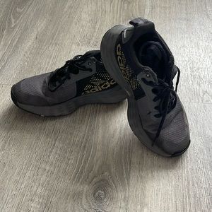 Boys size 1 adidas shoes used.